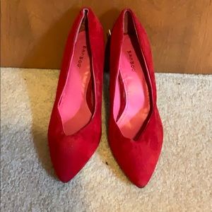 Red pointed toe heel